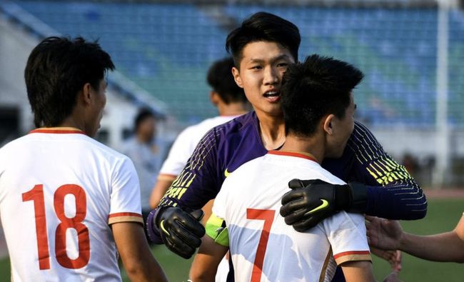 不到24岁！杰伦·约翰逊成为历史上砍下20+15+15最年轻前锋