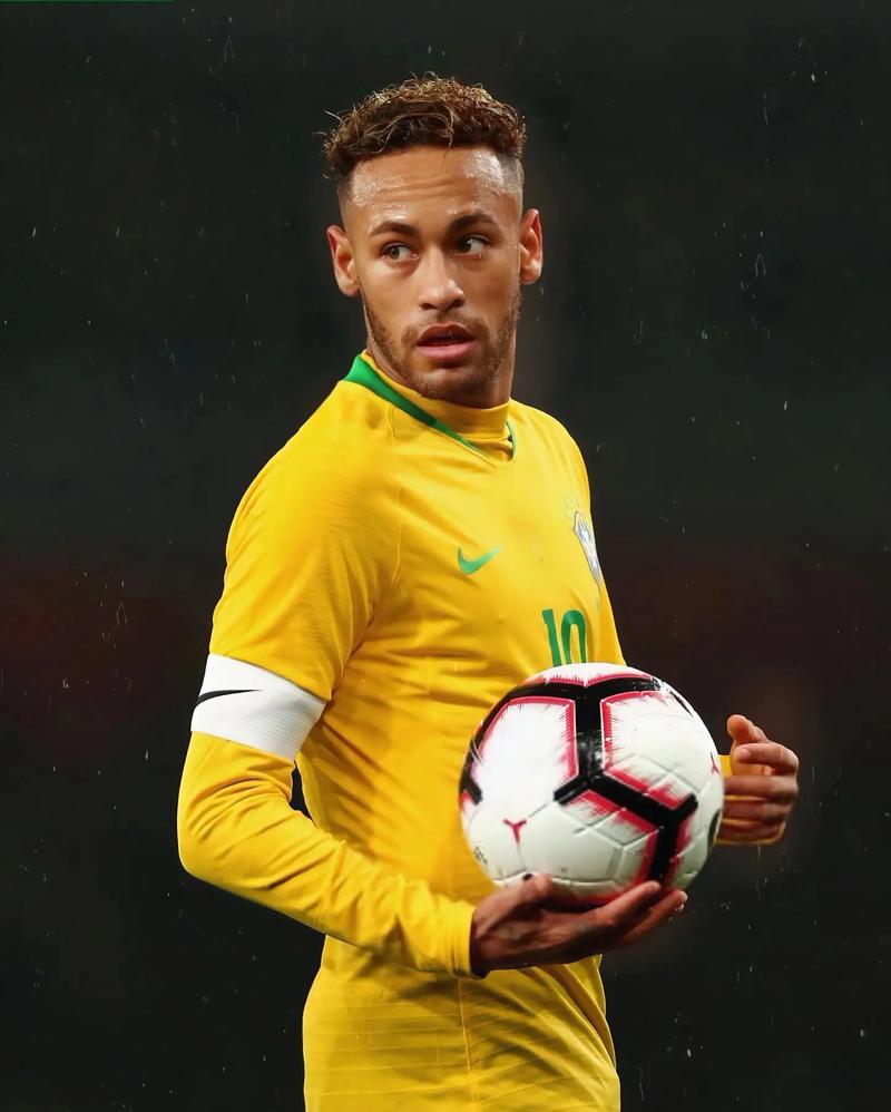 误判，意丁联赛中皮球从边网打进，裁判判罚进球有效