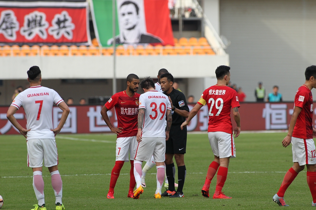 西甲半场：米利唐头球造险+伤退，皇马0-0塞尔塔