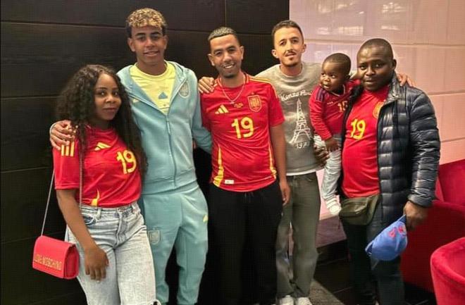 斯凯利晒穿齐达内、博格巴尤文球衣照，尤文球迷留言“快来”