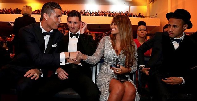 被球迷喷得退出国家队的吴曦，其实是郑智后最强后腰，场上也很拼