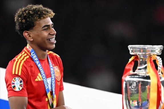 反身扣篮震撼全场